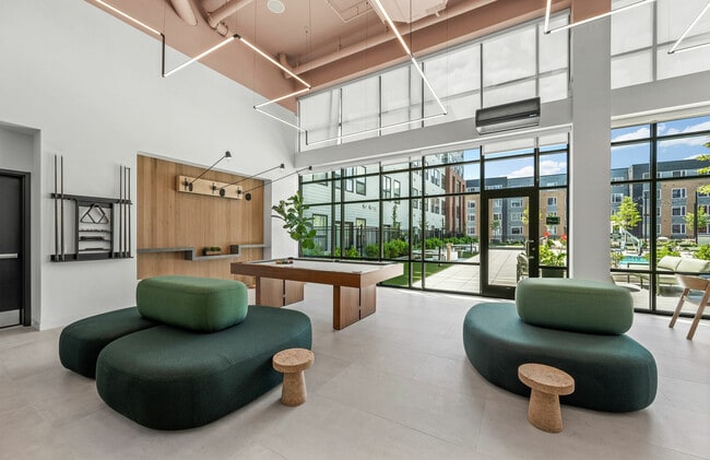 Jade in Everett, MA - Foto de edificio - Building Photo