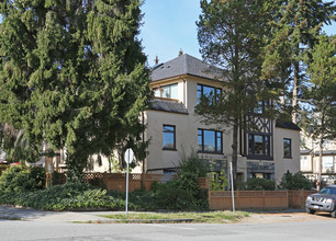 2975 Laurel St in Vancouver, BC - Building Photo - Building Photo