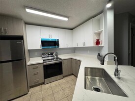 4025 W McNab Rd, Unit 212E in Pompano Beach, FL - Building Photo