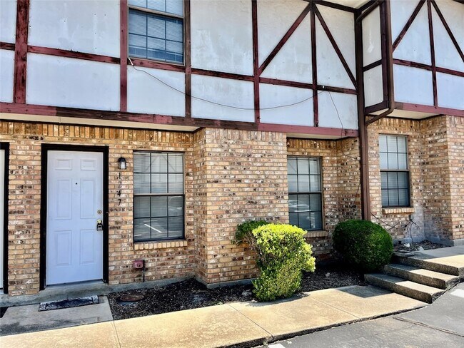 property at 1247 Dallas Dr