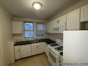 518 Cambridge St, Unit 7 in Boston, MA - Foto de edificio - Building Photo