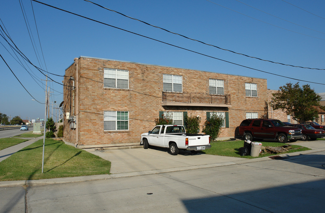 2100 Manson Ave in Metairie, LA - Building Photo