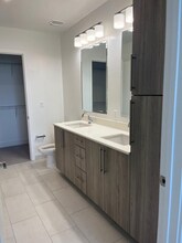 8805 NW 41st St in Doral, FL - Building Photo - Building Photo