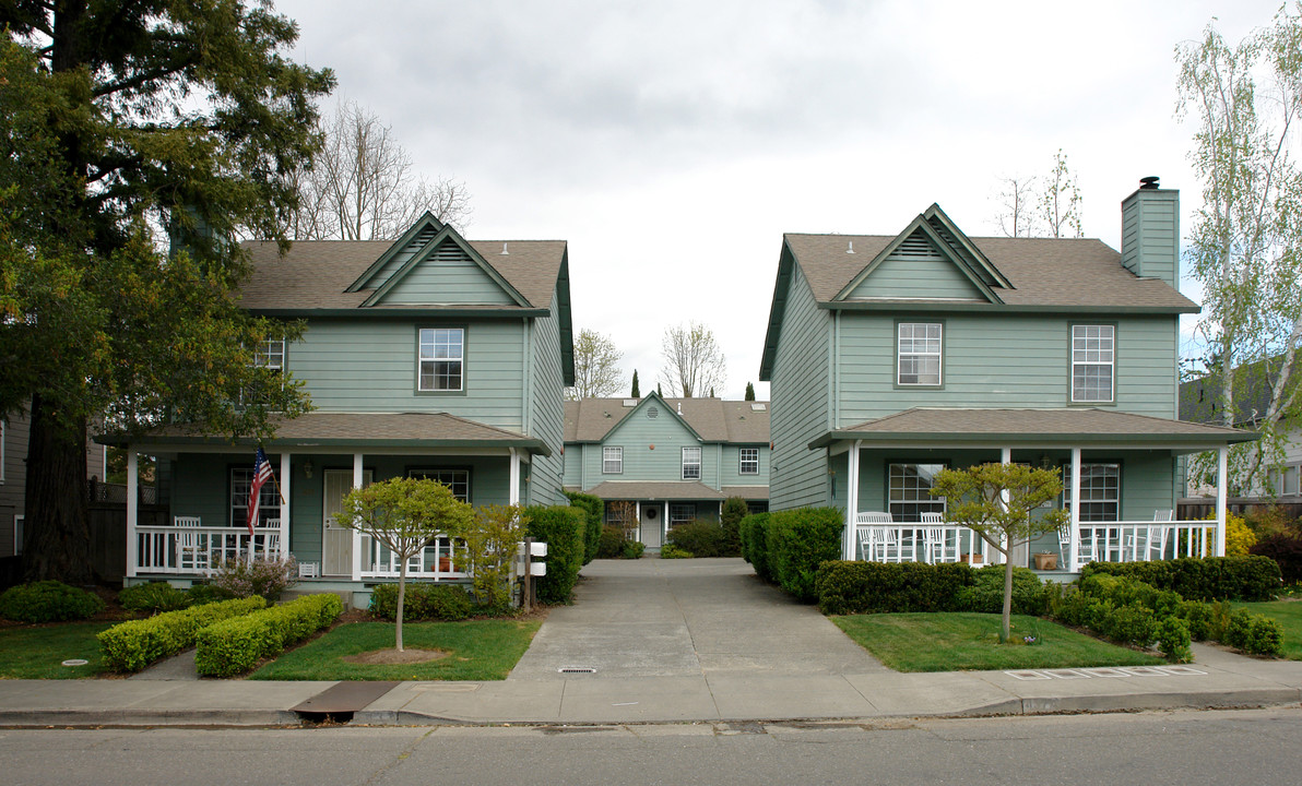 435 Piper St in Healdsburg, CA - Building Photo