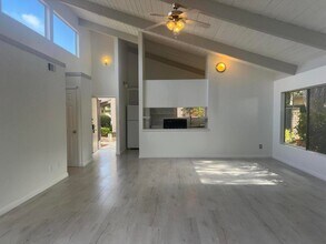 15 N San Marcos Rd, Unit A in Santa Barbara, CA - Foto de edificio - Building Photo