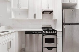 102 Fulton St in New York, NY - Building Photo - Building Photo