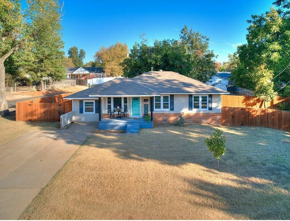 401 E 8th St in Edmond, OK - Building Photo