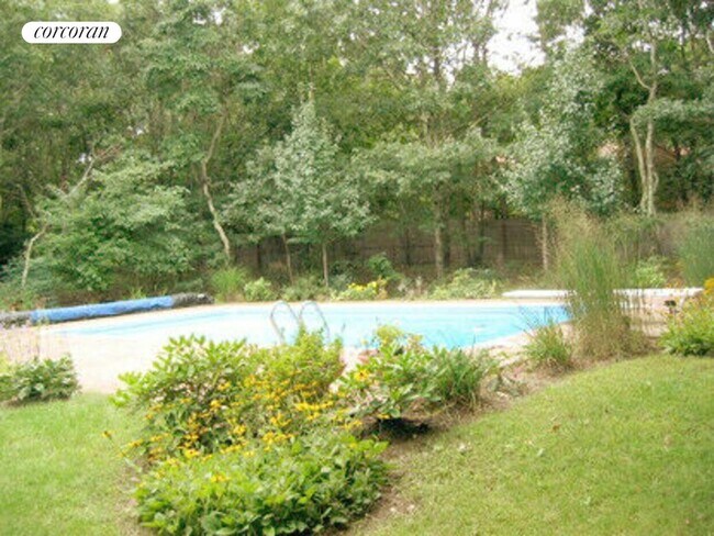 37 Bonac Woods Ln in East Hampton, NY - Foto de edificio - Building Photo