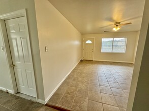 6710 Fairwood Rd in Hitchcock, TX - Building Photo - Building Photo