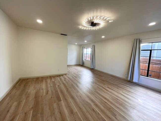 2010 24th St in Sacramento, CA - Foto de edificio - Building Photo