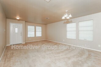 4042 Regal Rose in San Antonio, TX - Building Photo - Building Photo