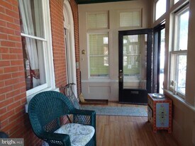 43 W 5th St in New Castle, DE - Building Photo