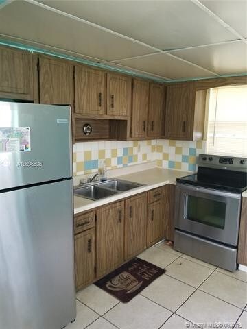 240 NW 13th Ct-Unit -1-2 in Dania Beach, FL - Building Photo