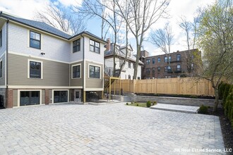 23 Winslow Rd, Unit 2 in Brookline, MA - Building Photo - Building Photo