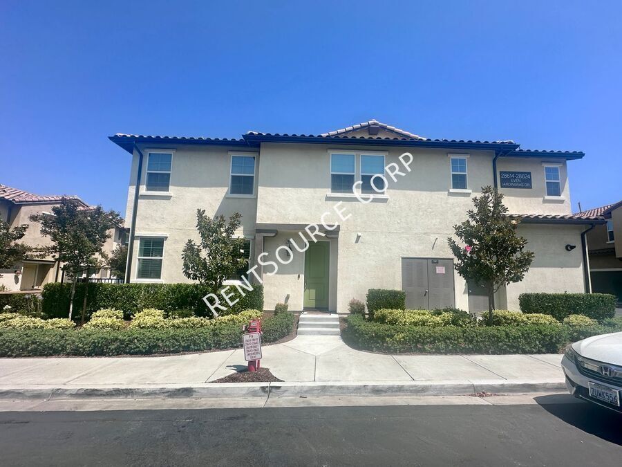 28624 Jardineras Dr in Santa Clarita, CA - Building Photo
