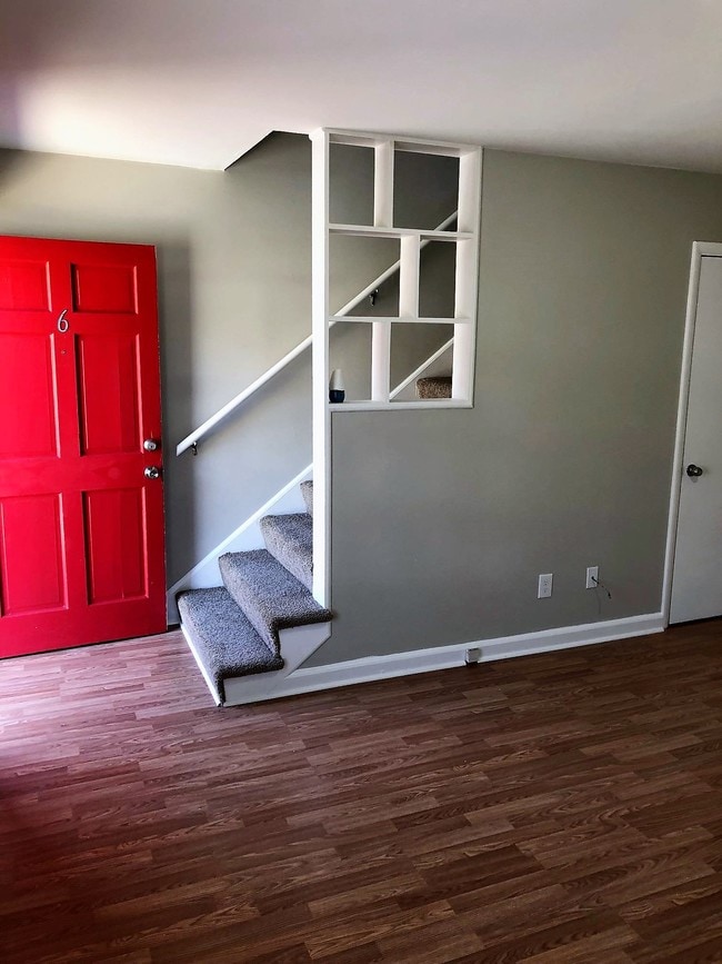Queen's Gate in Charlotte, NC - Building Photo - Building Photo