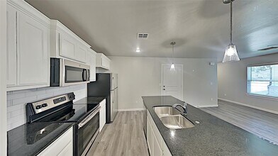 11218 Burnham Ave in Oklahoma City, OK - Building Photo - Building Photo