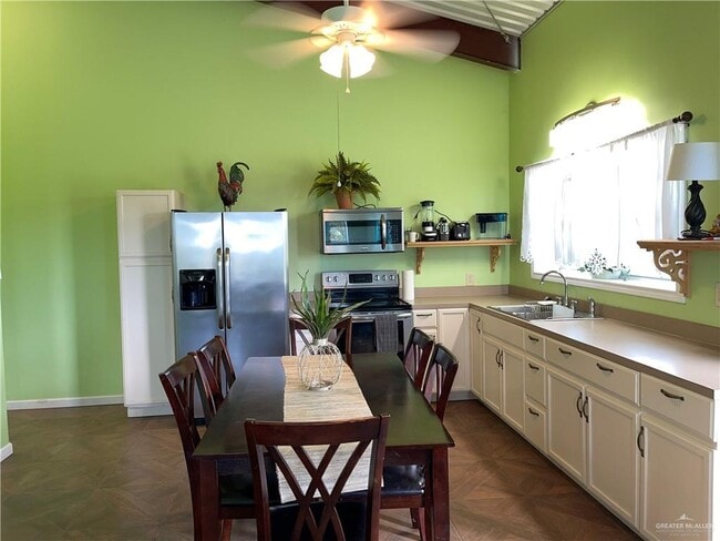 9 Parker Rd in Santa Rosa, TX - Building Photo - Building Photo