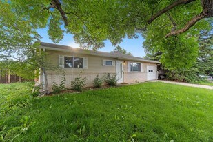 833 Ponderosa Dr in Fort Collins, CO - Building Photo