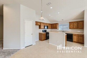 522 Golden Bell Dr in Glenn Heights, TX - Building Photo - Building Photo