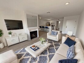 1321 N Vista St in Los Angeles, CA - Building Photo