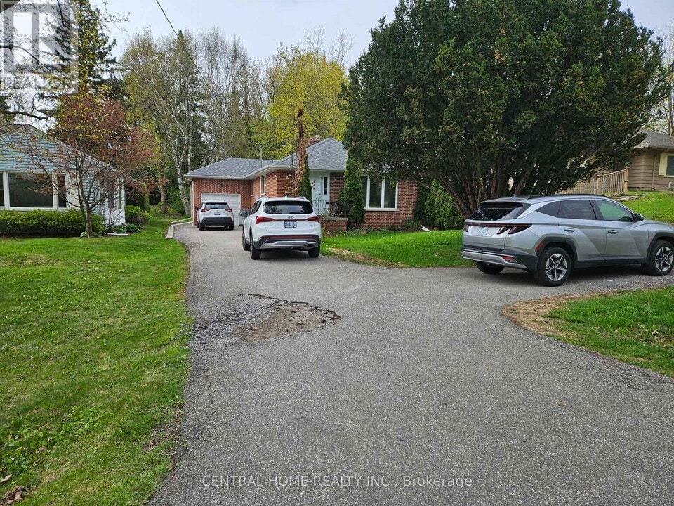 66 Eagle St in Newmarket, ON - Building Photo