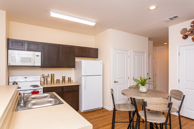 Midtown Weslaco Apartments in Weslaco, TX - Building Photo - Interior Photo