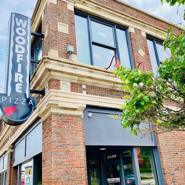 125 W Main St in West Dundee, IL - Building Photo