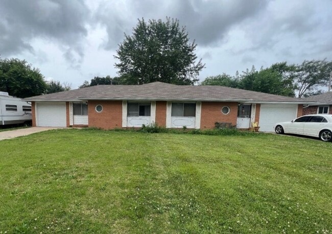 property at 5618 N Strathbury Ave