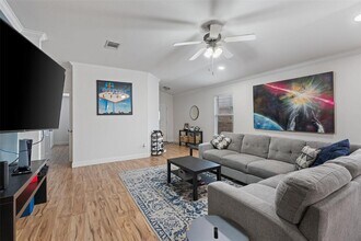 208 Banner Ave in Leander, TX - Building Photo - Building Photo