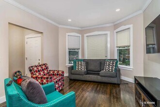 2310 N Kenneth Ave in Chicago, IL - Building Photo - Building Photo