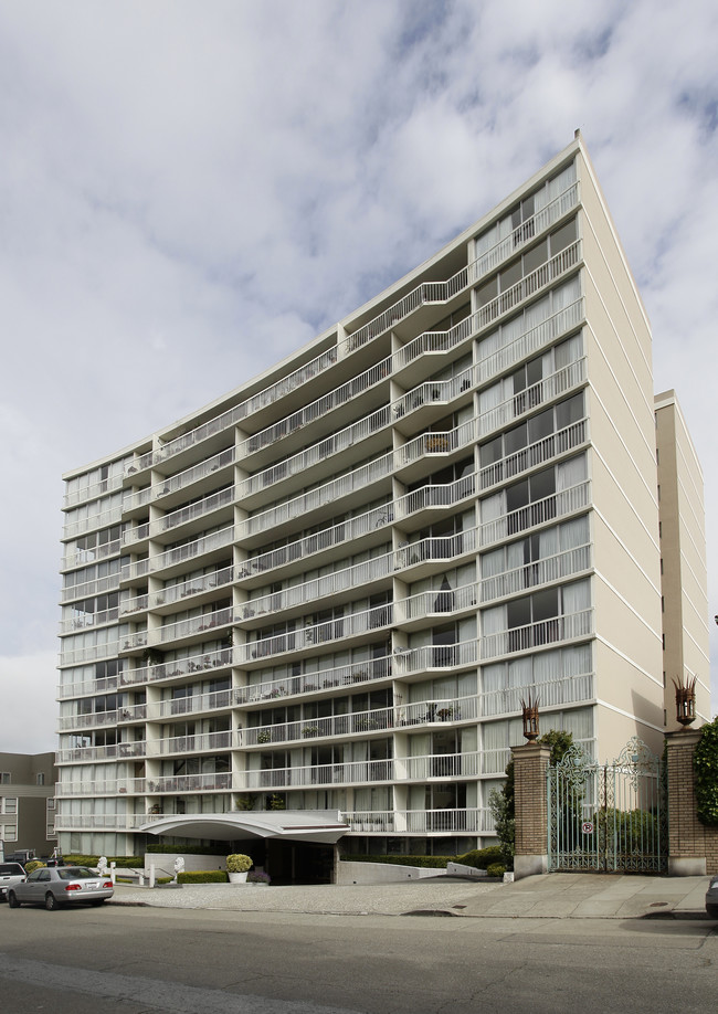 Washington Tower Apartments in San Francisco, CA - Building Photo - Building Photo