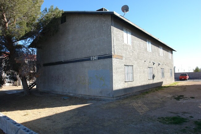 4841 Craig Rd in Las Vegas, NV - Foto de edificio - Building Photo