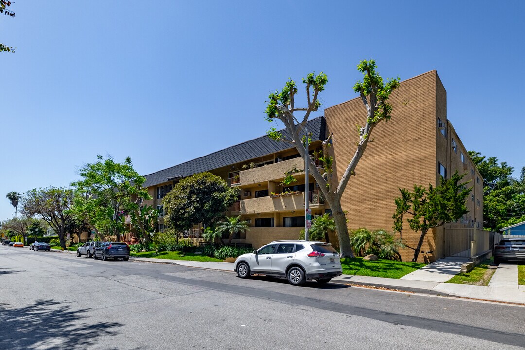 837 N West Knoll Dr in West Hollywood, CA - Building Photo