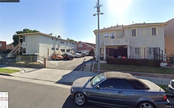 2901 Kenwood Ave in Los Angeles, CA - Building Photo - Building Photo