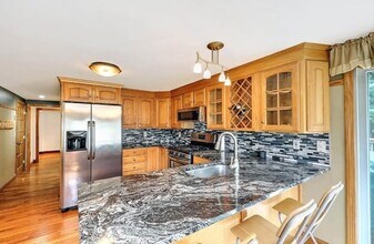 103 Walnut St in Mansfield, MA - Foto de edificio - Building Photo