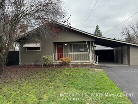 1218 Oak View Dr in Grants Pass, OR - Building Photo