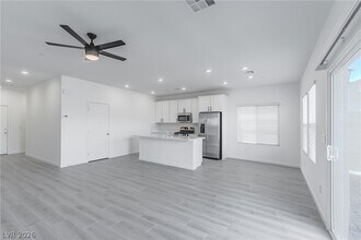 9946 Kimura Hls Ave in Las Vegas, NV - Building Photo - Building Photo