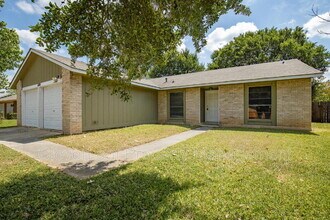 5886 Cliff Path in San Antonio, TX - Building Photo - Building Photo