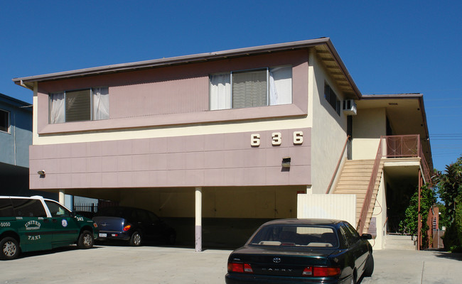 636 N Hayworth Ave in Los Angeles, CA - Foto de edificio - Building Photo
