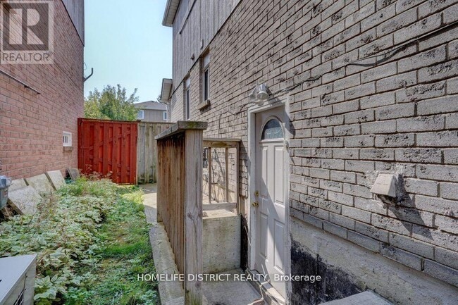 1861 Bainbridge Dr in Pickering, ON - Building Photo - Building Photo