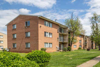 Mallard Court Apartments in Alexandria, VA - Foto de edificio - Building Photo