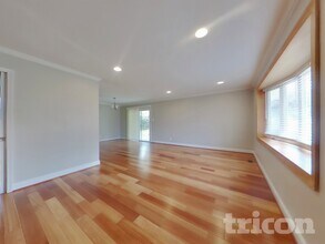 2006 Kirklin Dr in Oxon Hill, MD - Foto de edificio - Building Photo