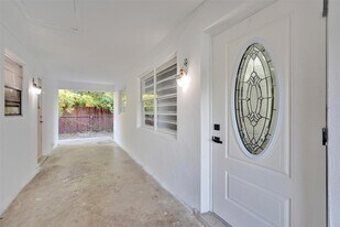 5310 NW 16th St in Lauderhill, FL - Building Photo