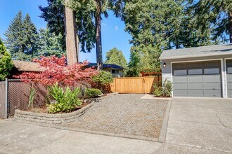 15121 SE Francis St in Portland, OR - Building Photo - Building Photo