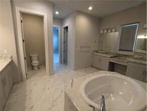 9292 Crestview Cir in Palm Beach Gardens, FL - Foto de edificio - Building Photo