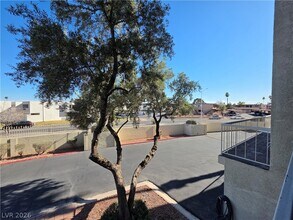 750 S Royal Crest Cir in Las Vegas, NV - Building Photo - Building Photo