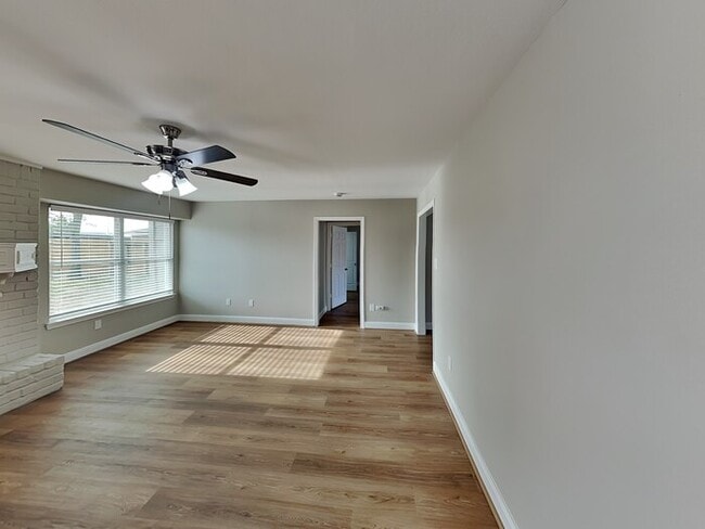 7726-7712 12 Fairway Ln in Humble, TX - Building Photo - Building Photo