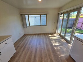 10637 Esmeraldas Dr in San Diego, CA - Building Photo - Building Photo