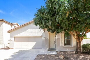 1352 E Clifton Ave in Gilbert, AZ - Building Photo